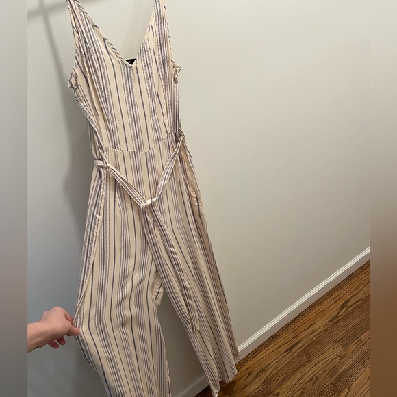 Forever 21 sleeveless romper - Picture 3 of 4